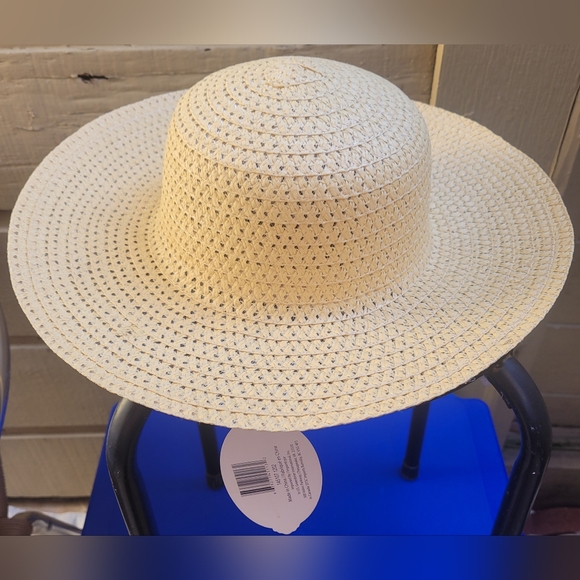 NWOT Womans Summer Hat! - Picture 1 of 2